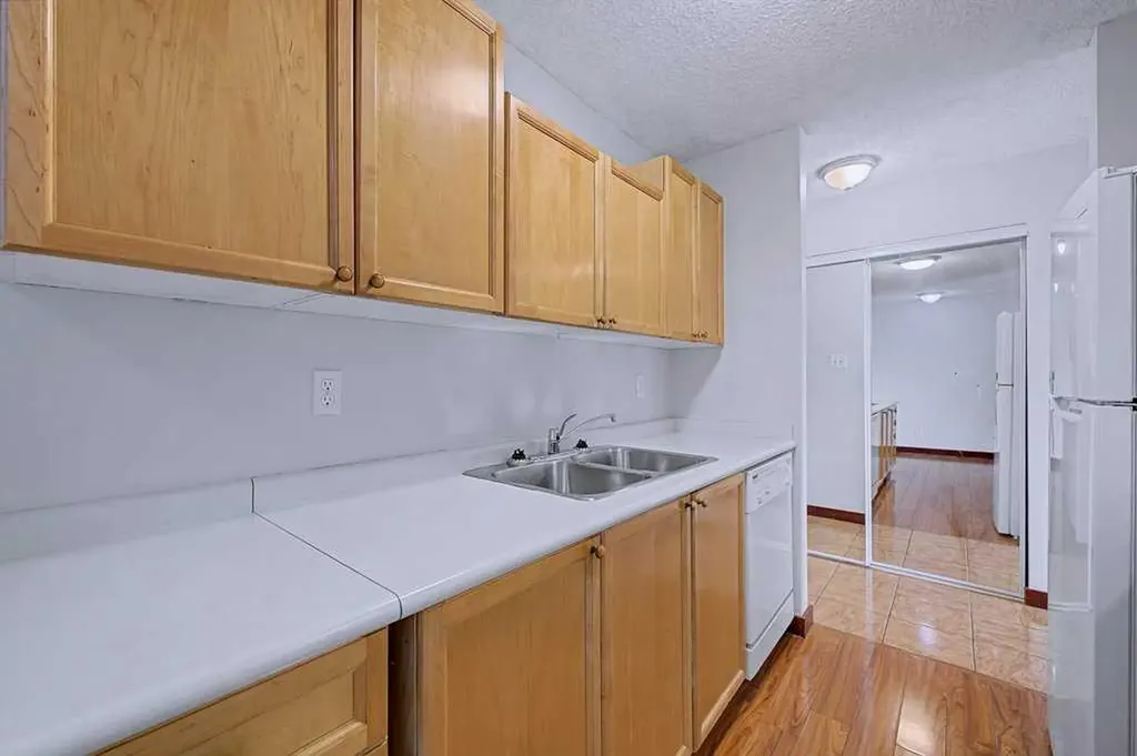 659 4 Avenue NE Calgary AB T2E0J9