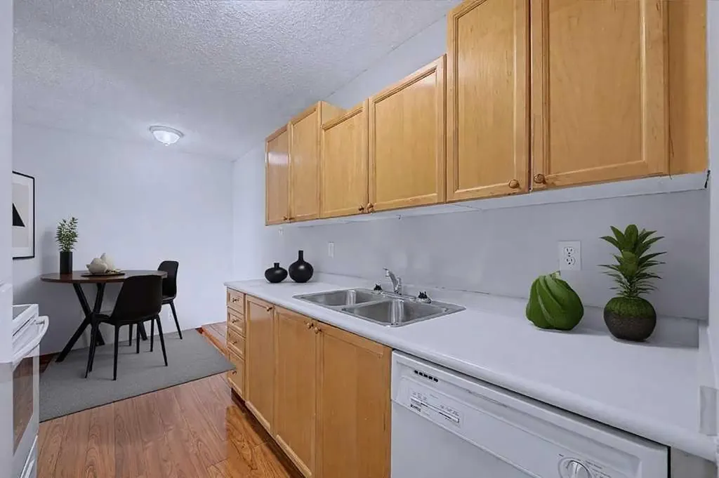 659 4 Avenue NE Calgary AB T2E0J9