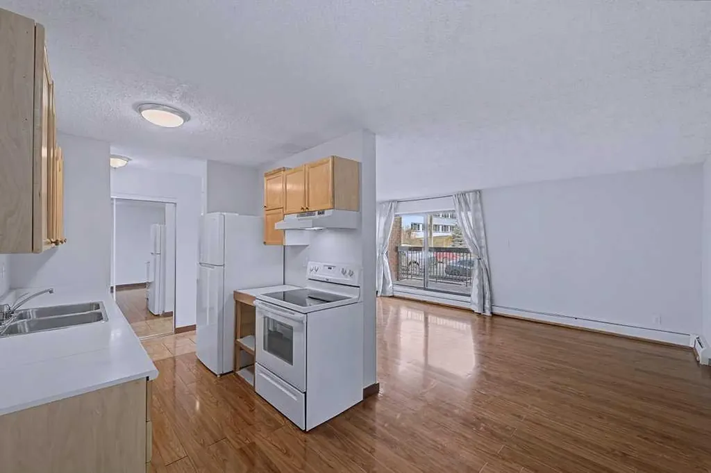 659 4 Avenue NE Calgary AB T2E0J9