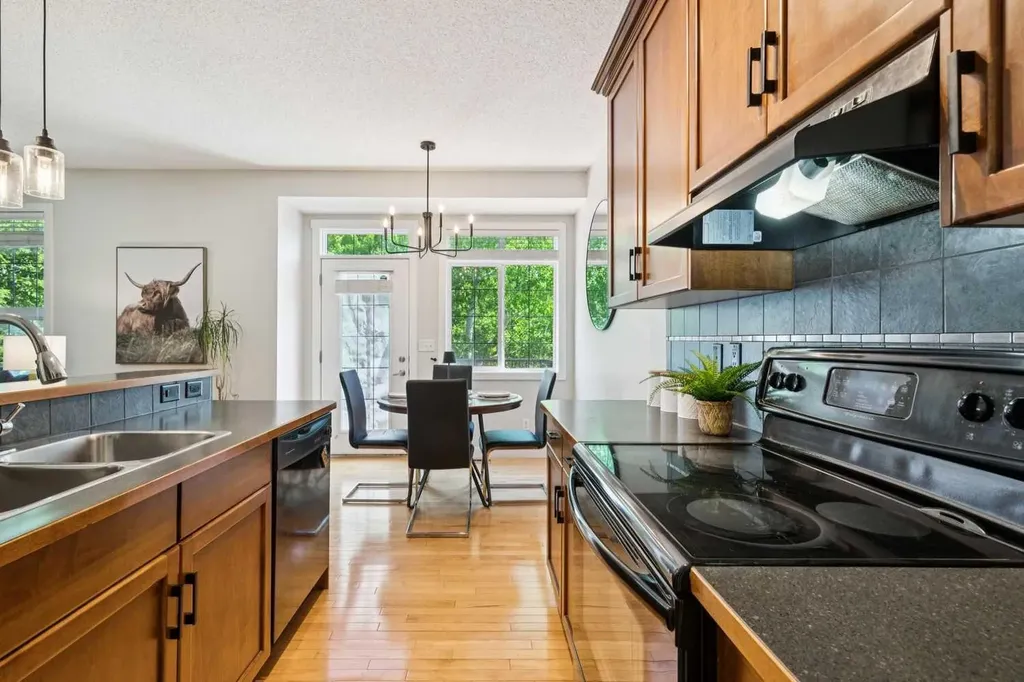 344 Rockyspring Grove NW Calgary AB T3G 0A8