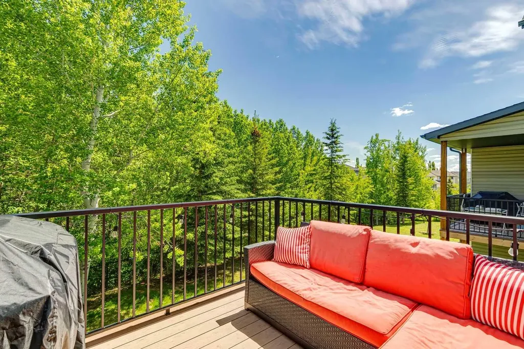 344 Rockyspring Grove NW Calgary AB T3G 0A8