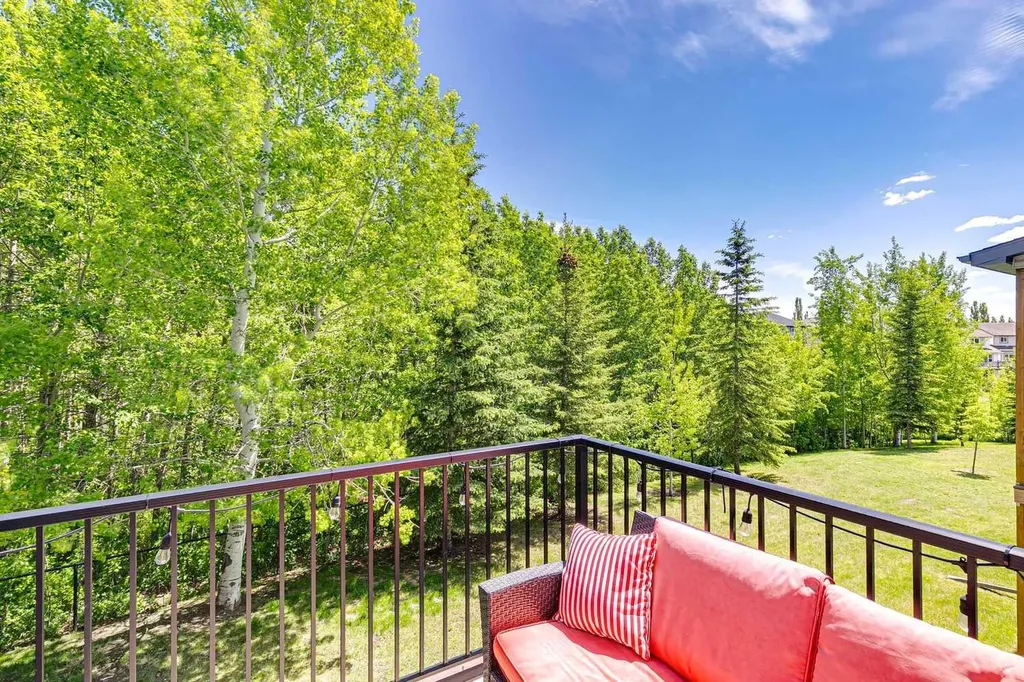 344 Rockyspring Grove NW Calgary AB T3G 0A8