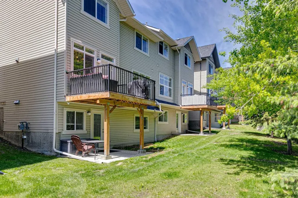 344 Rockyspring Grove NW Calgary AB T3G 0A8