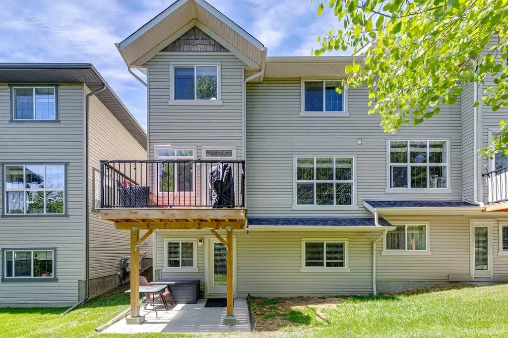 344 Rockyspring Grove NW Calgary AB T3G 0A8