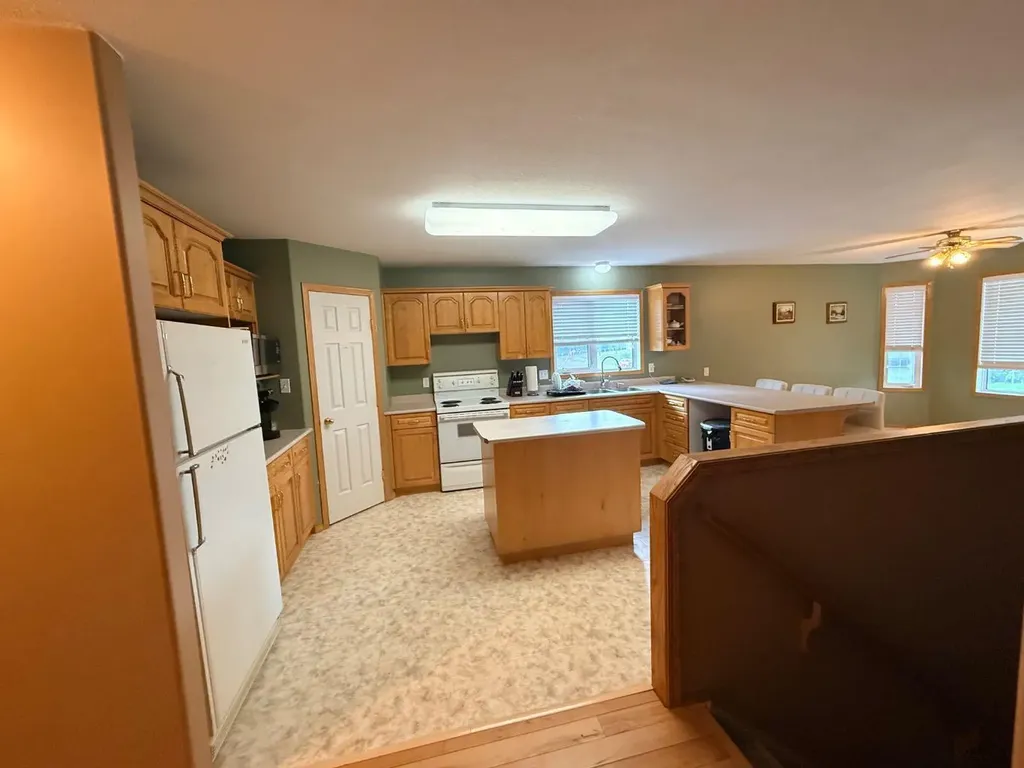 4817 51 Avenue Kitscoty AB T0B 2P0