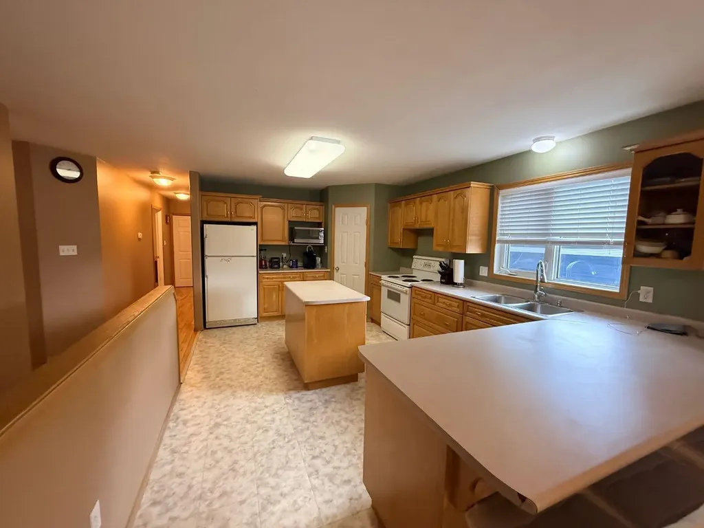 4817 51 Avenue Kitscoty AB T0B 2P0