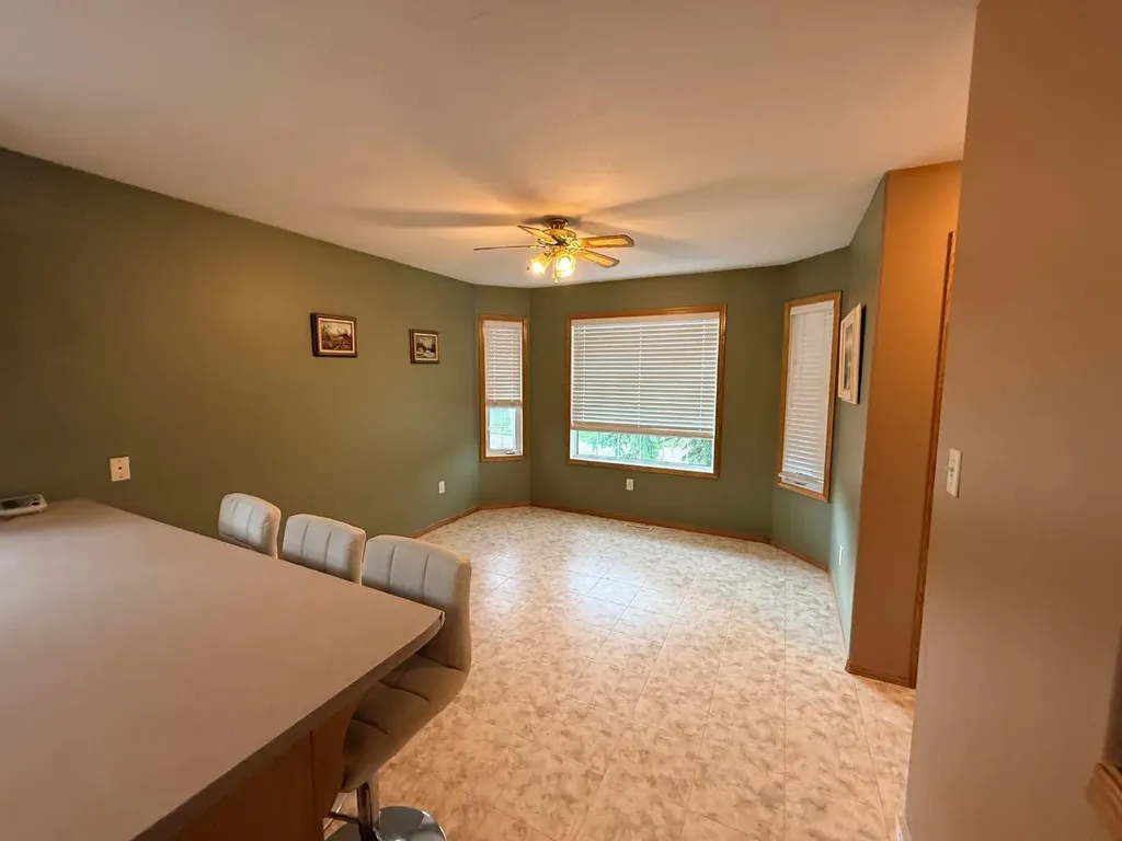 4817 51 Avenue Kitscoty AB T0B 2P0