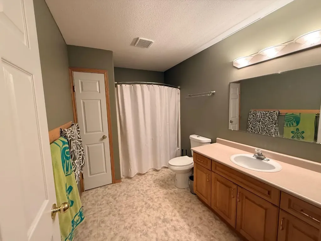4817 51 Avenue Kitscoty AB T0B 2P0