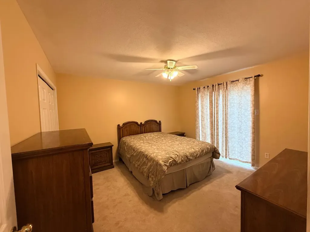 4817 51 Avenue Kitscoty AB T0B 2P0