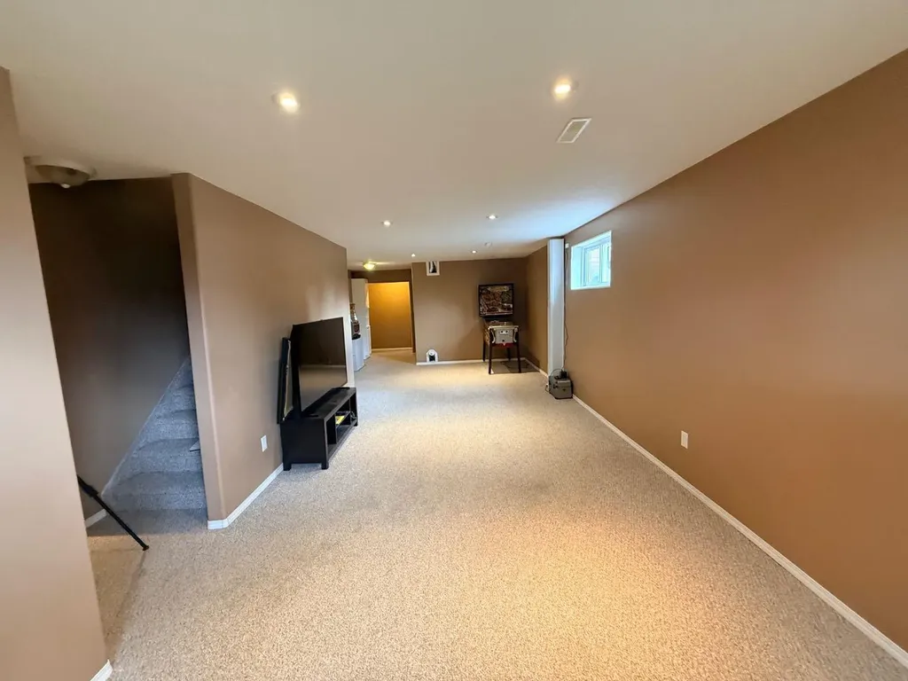 4817 51 Avenue Kitscoty AB T0B 2P0