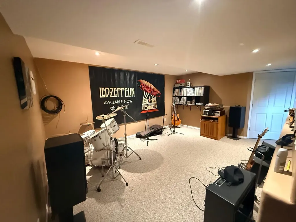 4817 51 Avenue Kitscoty AB T0B 2P0