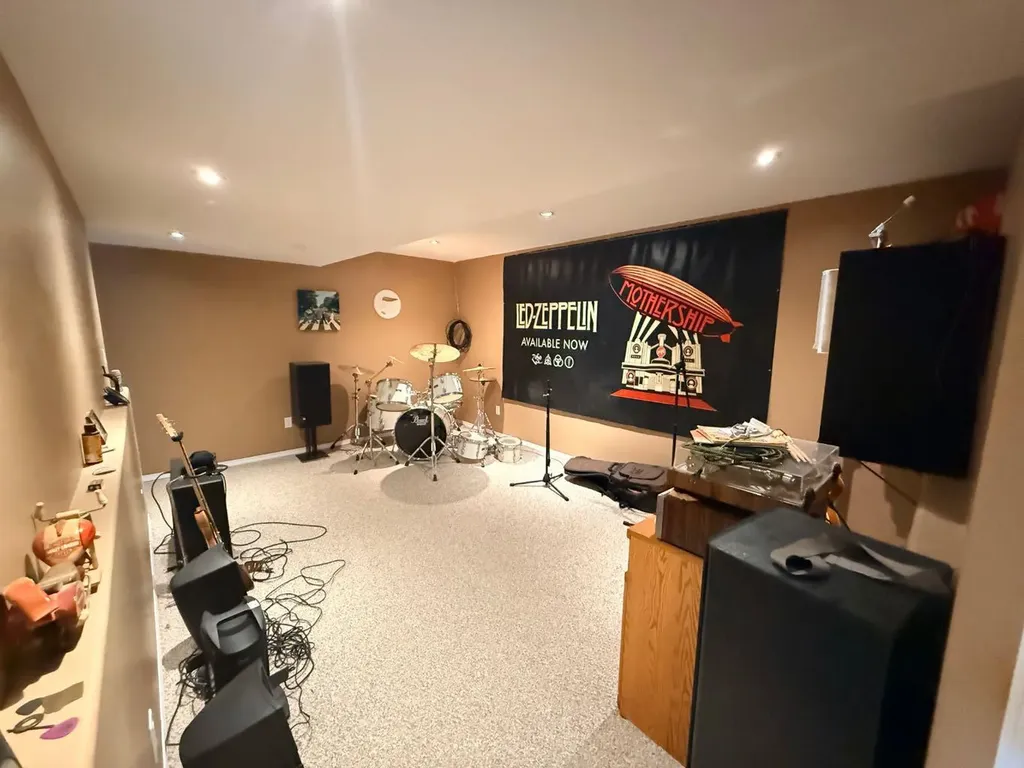 4817 51 Avenue Kitscoty AB T0B 2P0