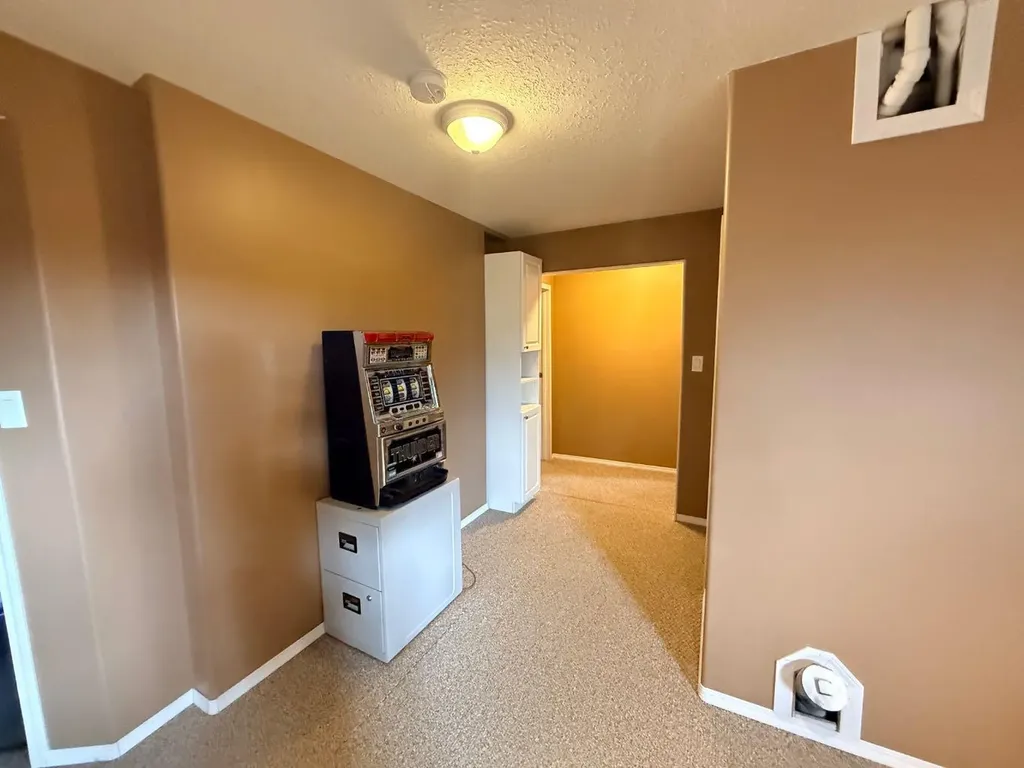4817 51 Avenue Kitscoty AB T0B 2P0