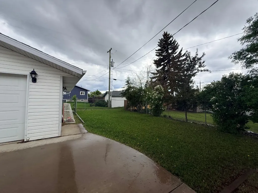 4817 51 Avenue Kitscoty AB T0B 2P0