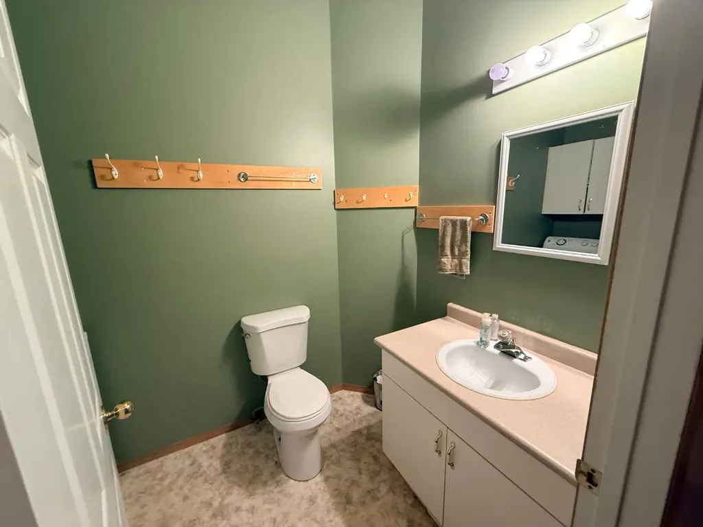 4817 51 Avenue Kitscoty AB T0B 2P0