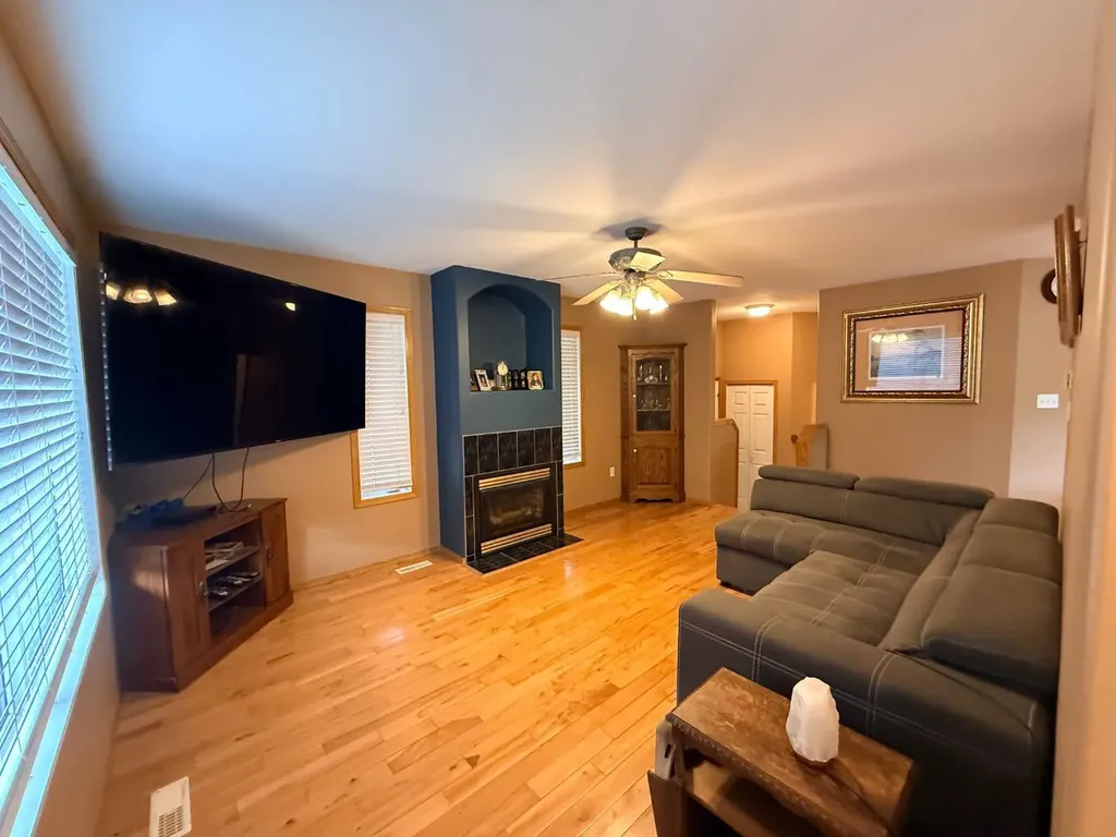 4817 51 Avenue Kitscoty AB T0B 2P0