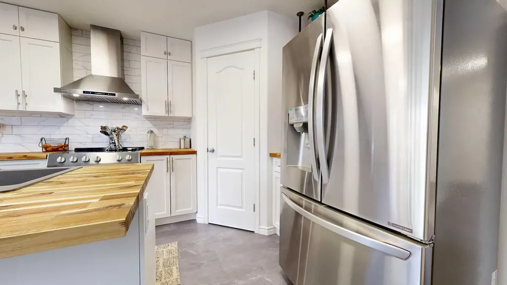 10233 Landing Drive Grande Prairie AB T8X 0B5