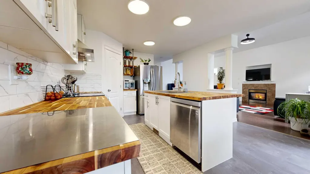 10233 Landing Drive Grande Prairie AB T8X 0B5