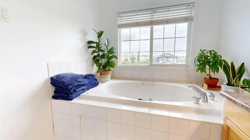 10233 Landing Drive Grande Prairie AB T8X 0B5