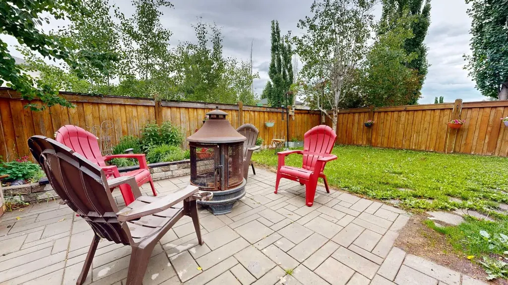 10233 Landing Drive Grande Prairie AB T8X 0B5
