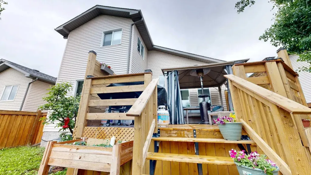 10233 Landing Drive Grande Prairie AB T8X 0B5
