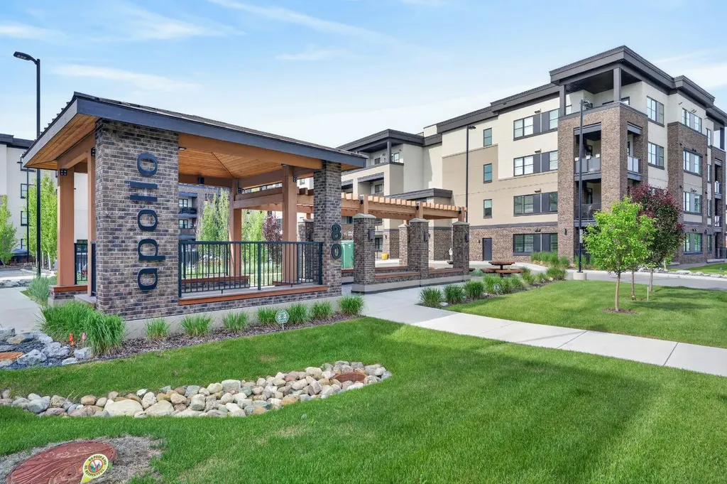 80 Greenbriar Place NW Calgary AB T3B 6J4