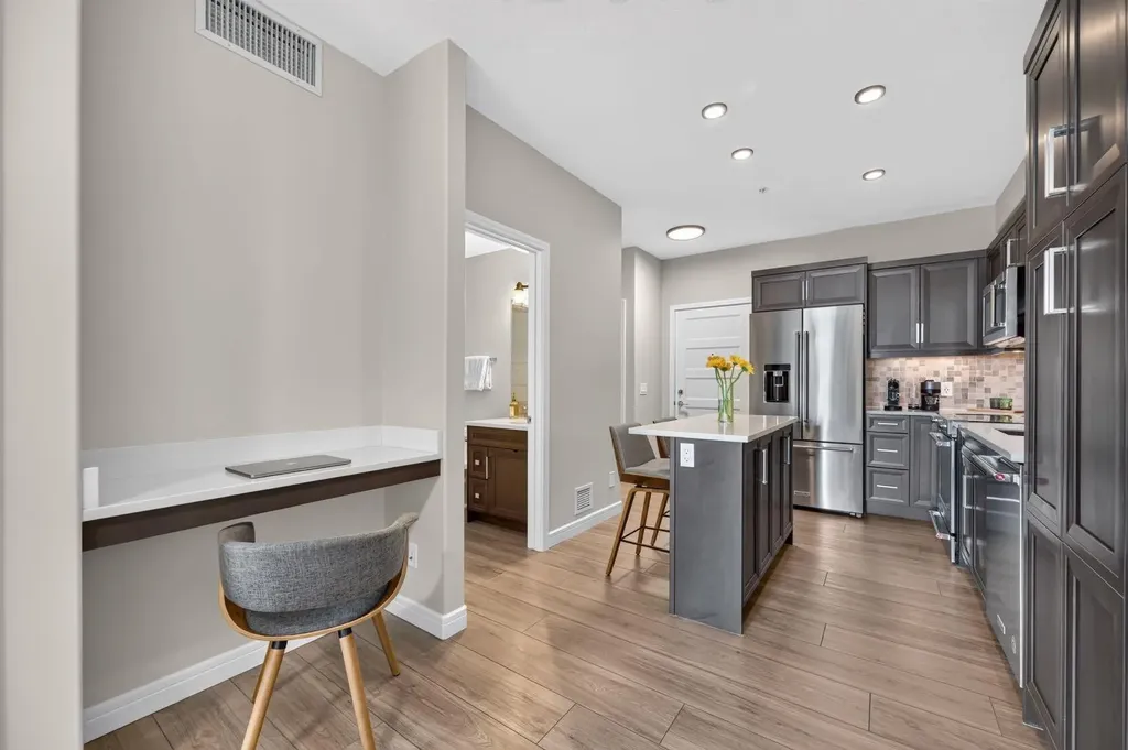 80 Greenbriar Place NW Calgary AB T3B 6J4