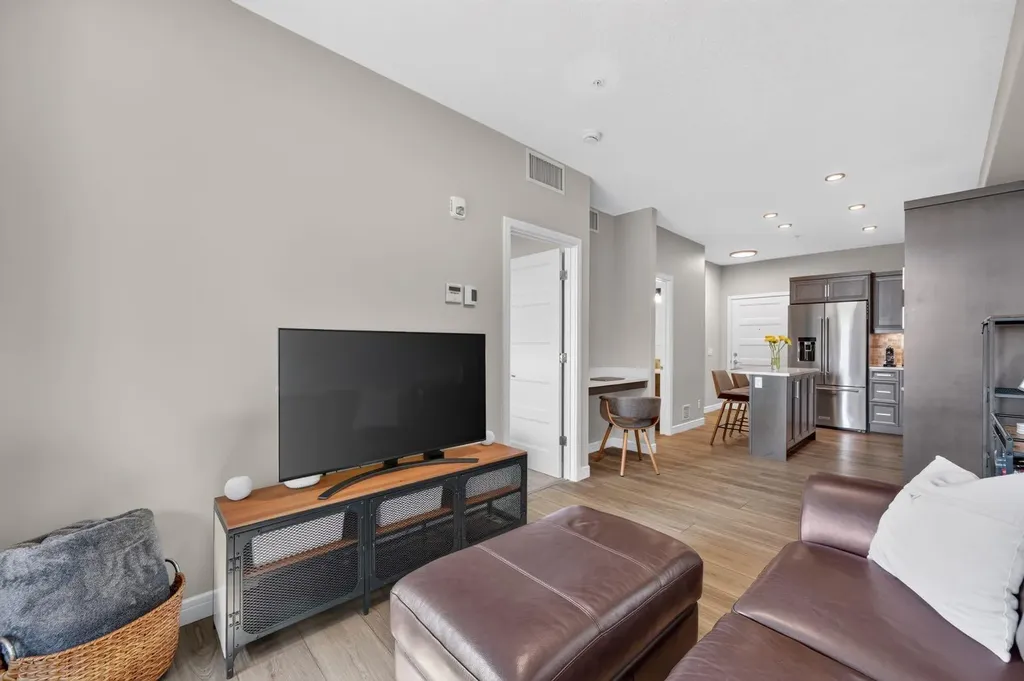 80 Greenbriar Place NW Calgary AB T3B 6J4