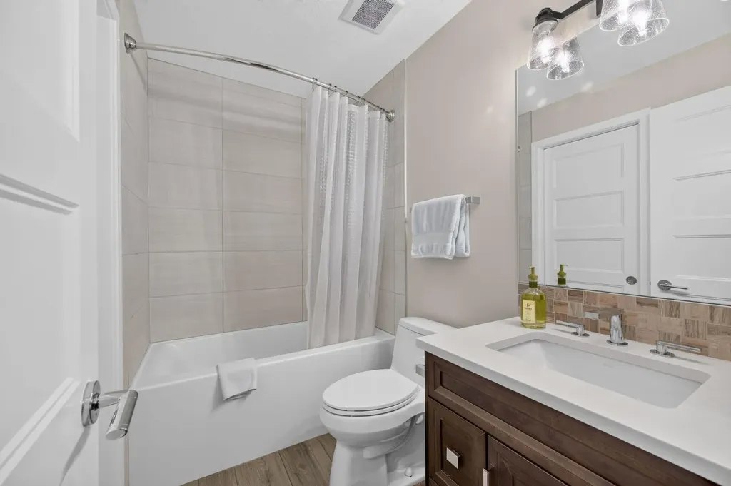 80 Greenbriar Place NW Calgary AB T3B 6J4