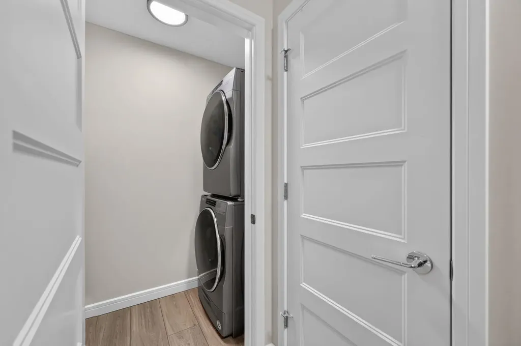 80 Greenbriar Place NW Calgary AB T3B 6J4