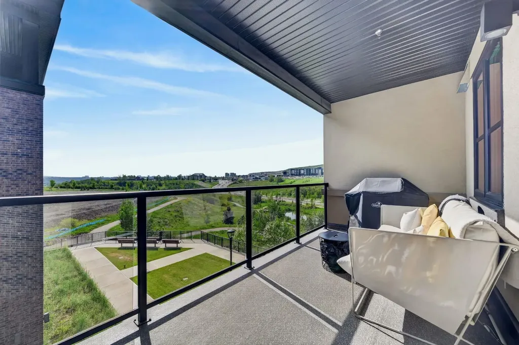 80 Greenbriar Place NW Calgary AB T3B 6J4