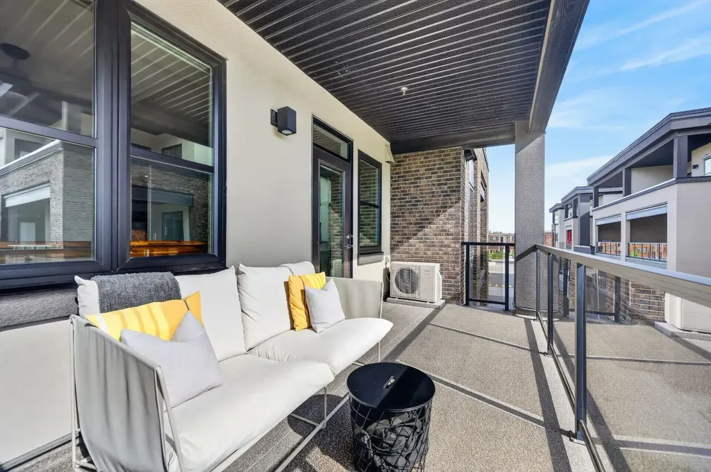 80 Greenbriar Place NW Calgary AB T3B 6J4