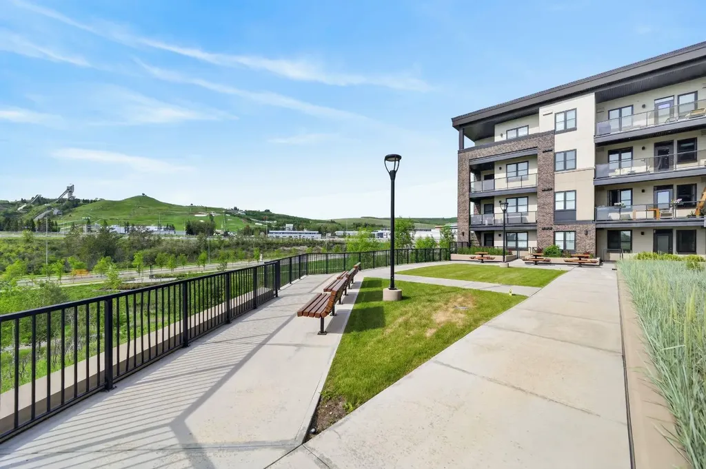 80 Greenbriar Place NW Calgary AB T3B 6J4