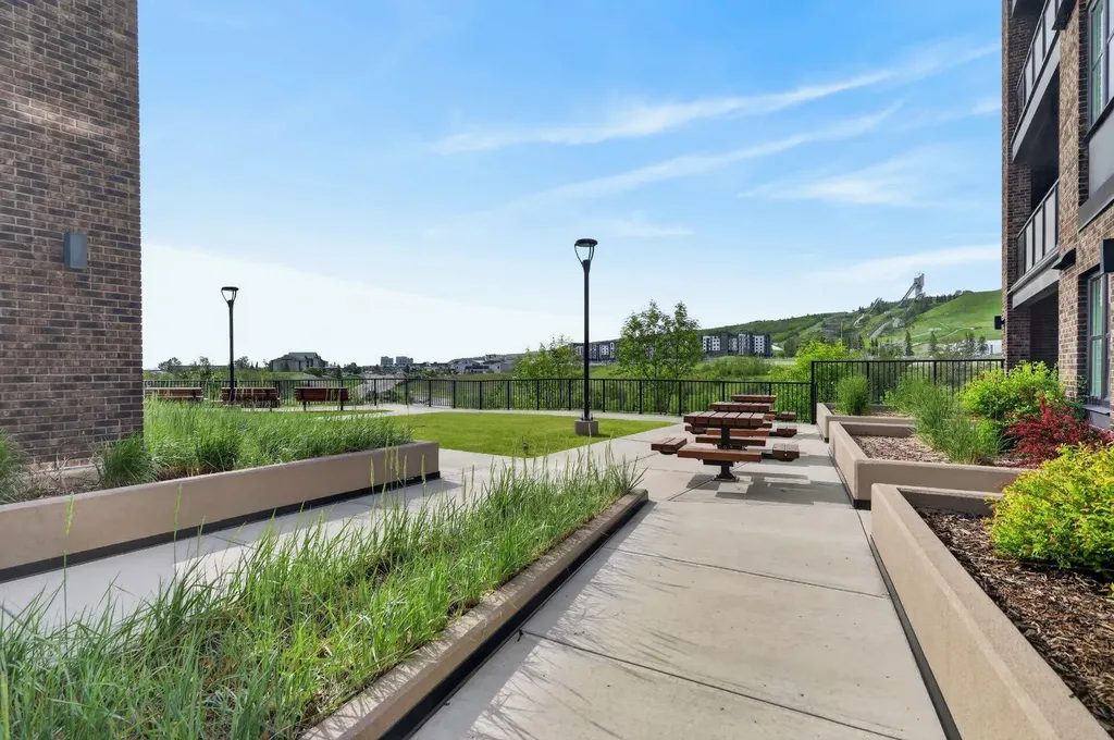 80 Greenbriar Place NW Calgary AB T3B 6J4