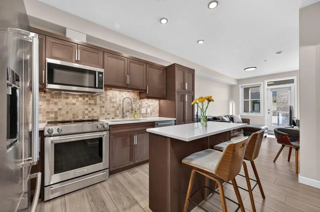 80 Greenbriar Place NW Calgary AB T3B 6J4