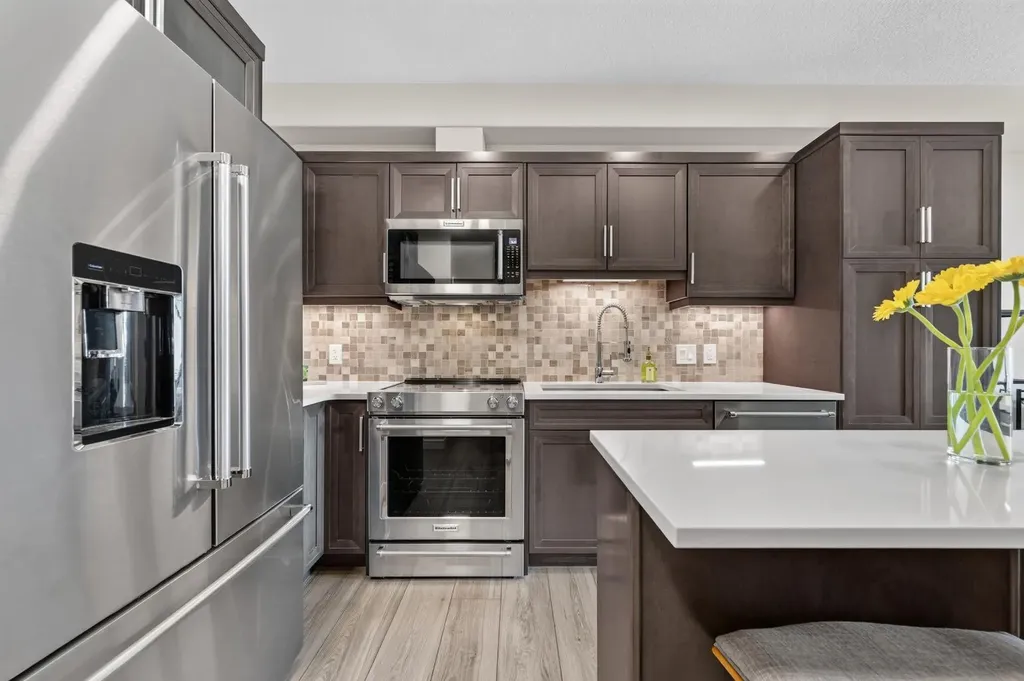 80 Greenbriar Place NW Calgary AB T3B 6J4