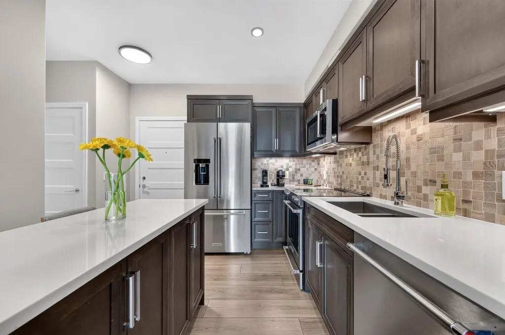 80 Greenbriar Place NW Calgary AB T3B 6J4