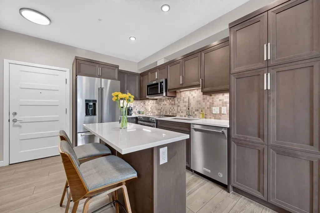 80 Greenbriar Place NW Calgary AB T3B 6J4