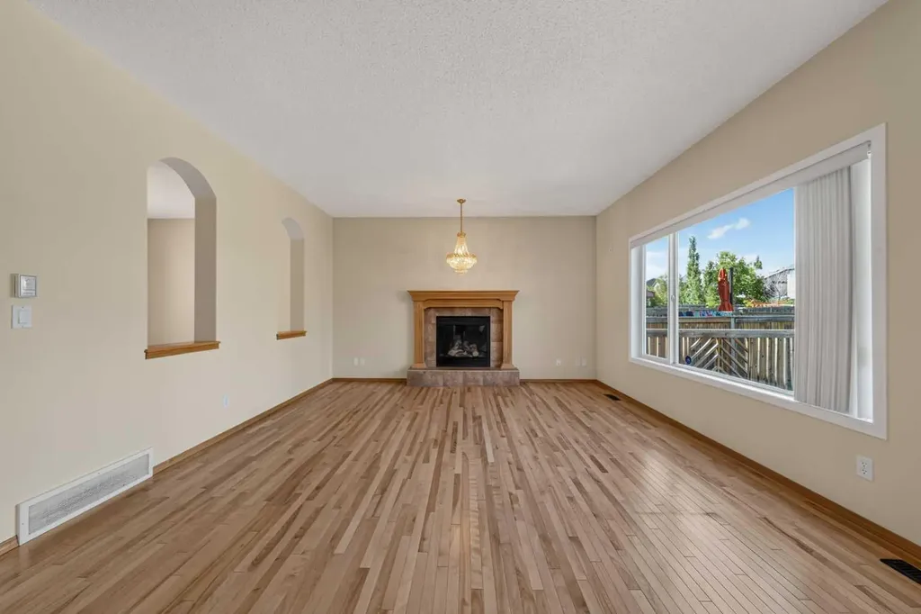 63 Cougartown Close SW Calgary AB T3H 0B3