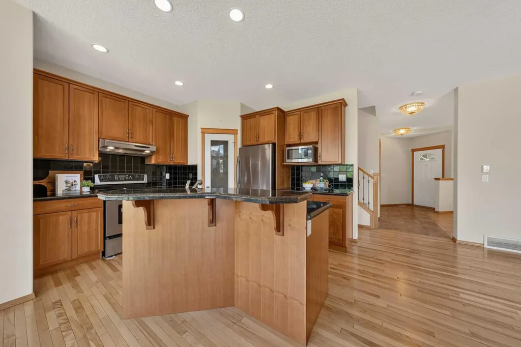 63 Cougartown Close SW Calgary AB T3H 0B3