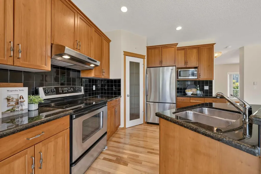 63 Cougartown Close SW Calgary AB T3H 0B3