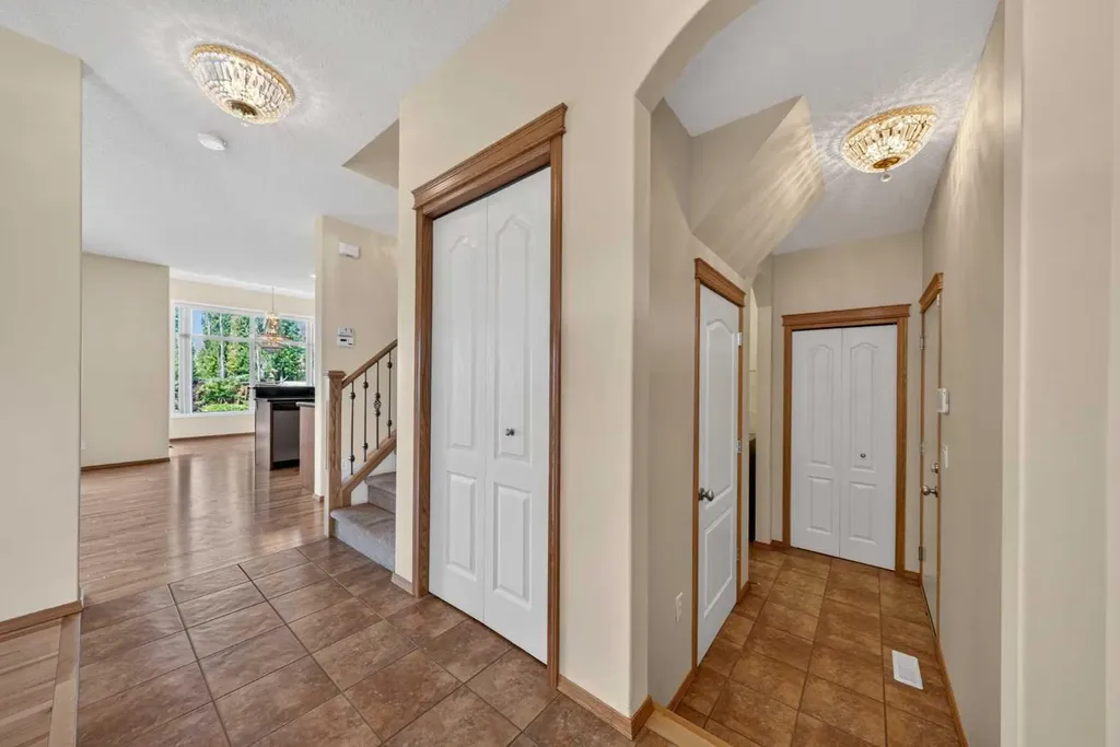 63 Cougartown Close SW Calgary AB T3H 0B3