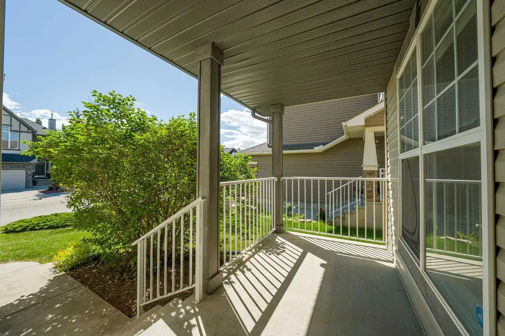 63 Cougartown Close SW Calgary AB T3H 0B3