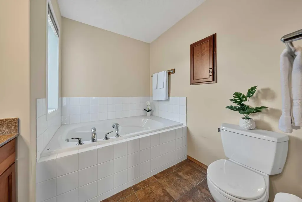 63 Cougartown Close SW Calgary AB T3H 0B3