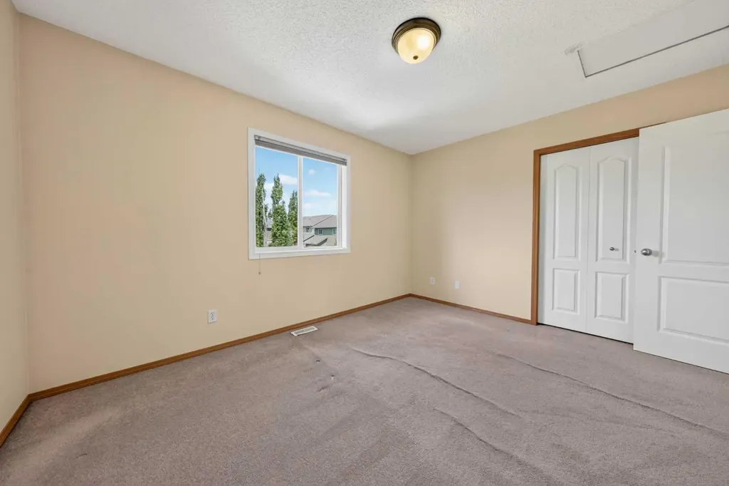 63 Cougartown Close SW Calgary AB T3H 0B3