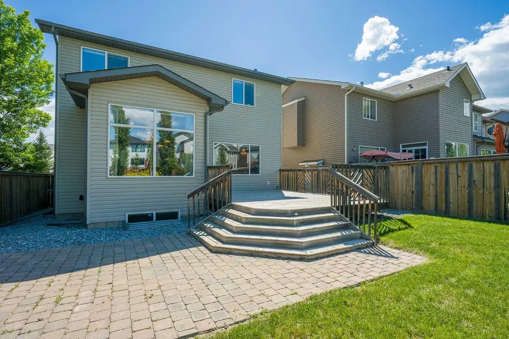 63 Cougartown Close SW Calgary AB T3H 0B3