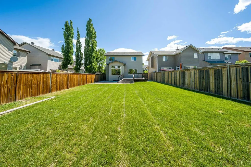 63 Cougartown Close SW Calgary AB T3H 0B3
