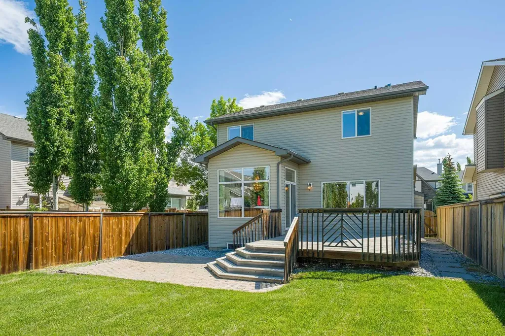 63 Cougartown Close SW Calgary AB T3H 0B3