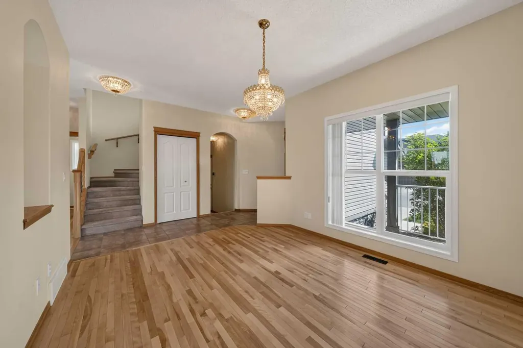 63 Cougartown Close SW Calgary AB T3H 0B3