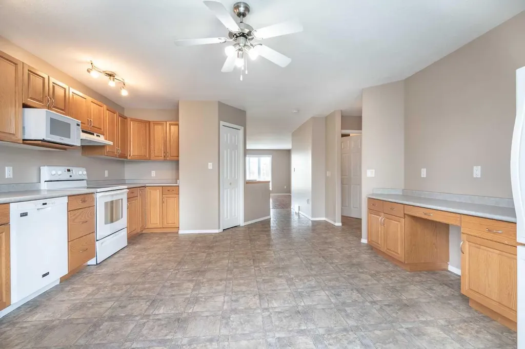 6608 39 Street Lloydminster AB T9V 2Z4